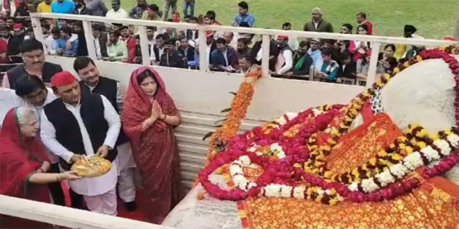 Akhilesh Yadav worshiped Shaligram rock in Etawah