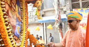 गोरखनाथ मंदिर में मुख्यमंत्री ने लिया फाग का आनंद