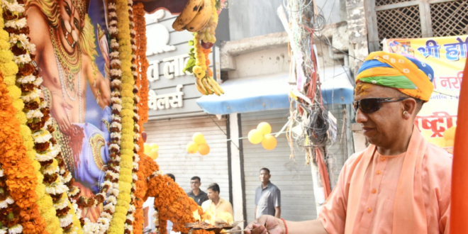 गोरखनाथ मंदिर में मुख्यमंत्री ने लिया फाग का आनंद